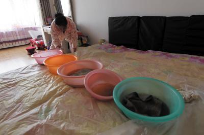 青神楼上漏水，住户失联，小区没物管，业主维权难！律师来支招……